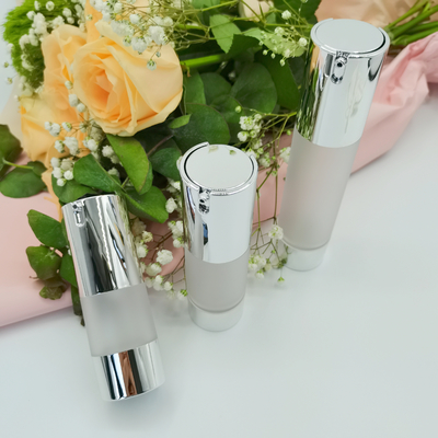 ফ্যাক্টরি মূল্য চকচকে সিলভার কালার 15ml, 30ml, 50ml Skincare প্যাকেজিং লাক্সারি এয়ারলেস বোতল 2022